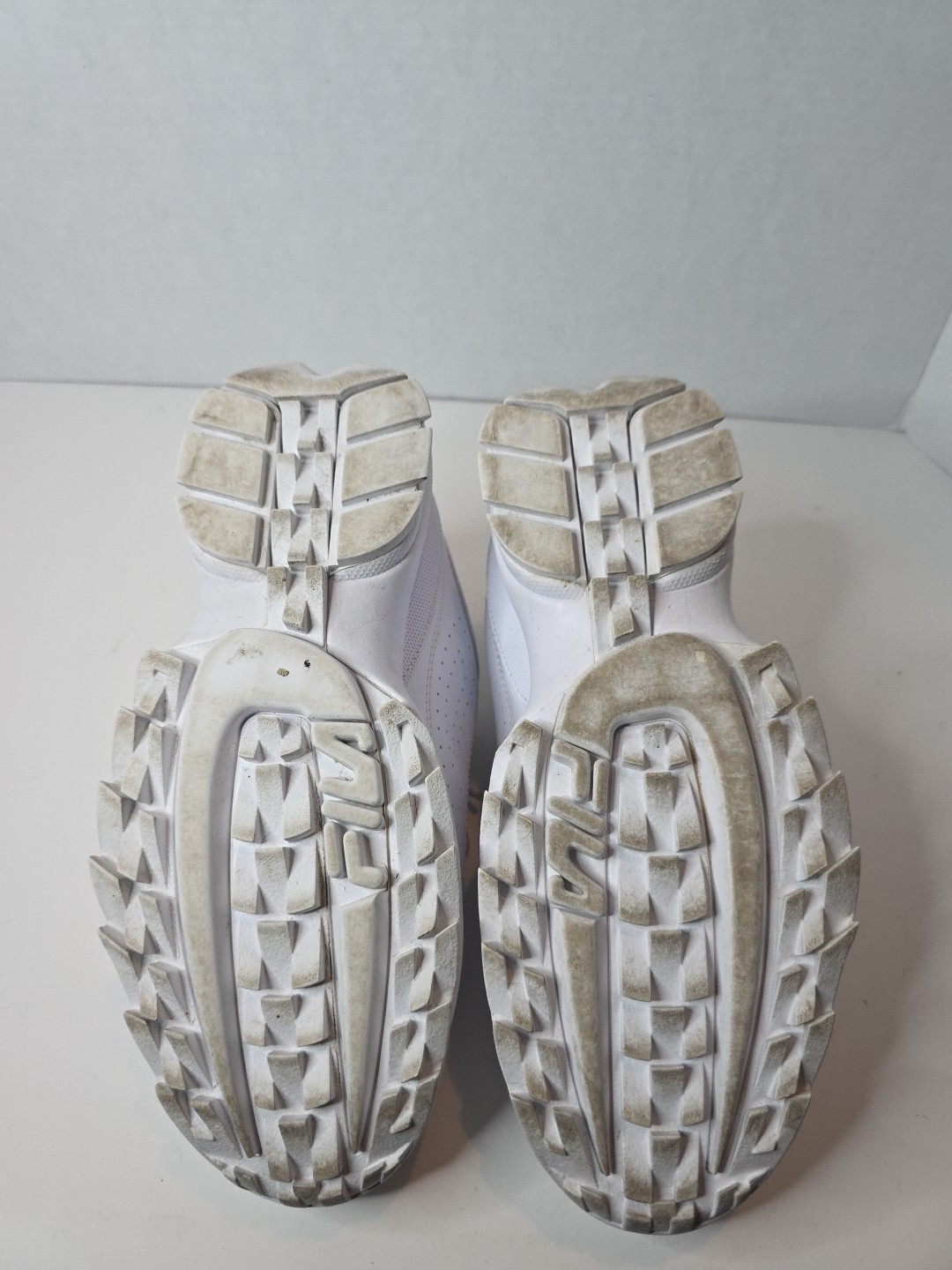 Fila Womens Disruptor II Premium White Sneakers 8.5 Medium (B,M) BHFO 4036