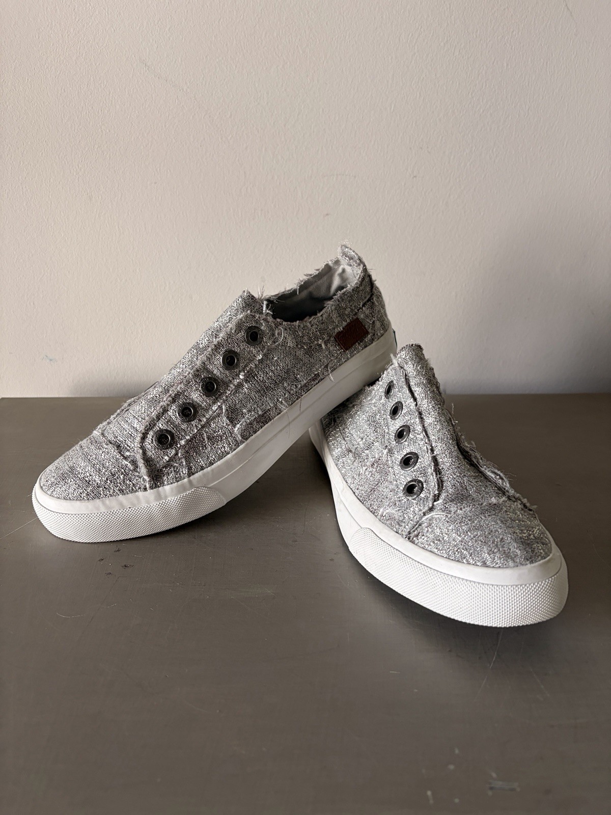 Blowfish Malibu Women’s Light Grey Hipster Silver US 8.5 Slip on Frayed Edge