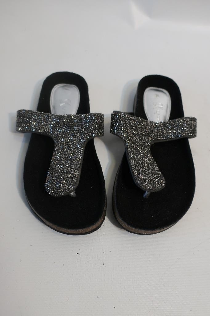 Womens Sk by Skemo Black, Silver Stone Toe Thong Sandals Left 8/Right 7