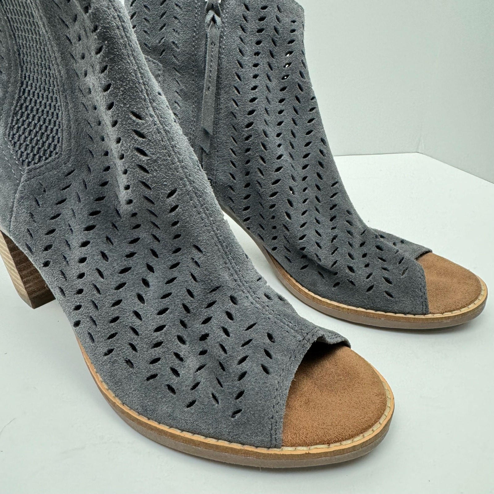 TOMS 8 Majorca Gray Suede Leather Perforated Open Toe Ankle Bootie Heeled Sandal