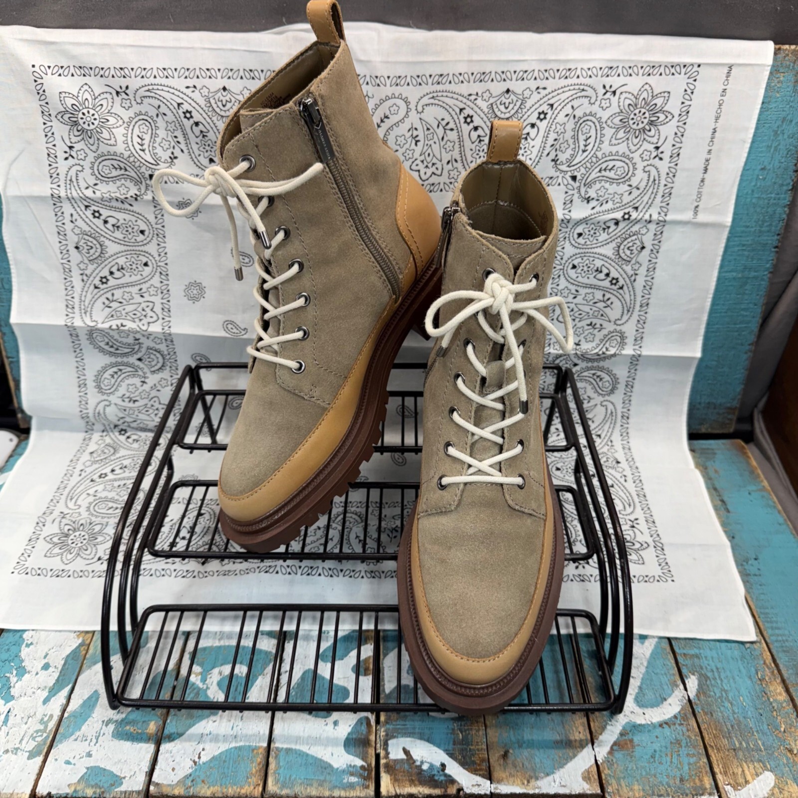 Vince Camuto LEASA Beige Suede Lace Up/Zip Lug Sole Combat Boots Size 6M Worn 1X
