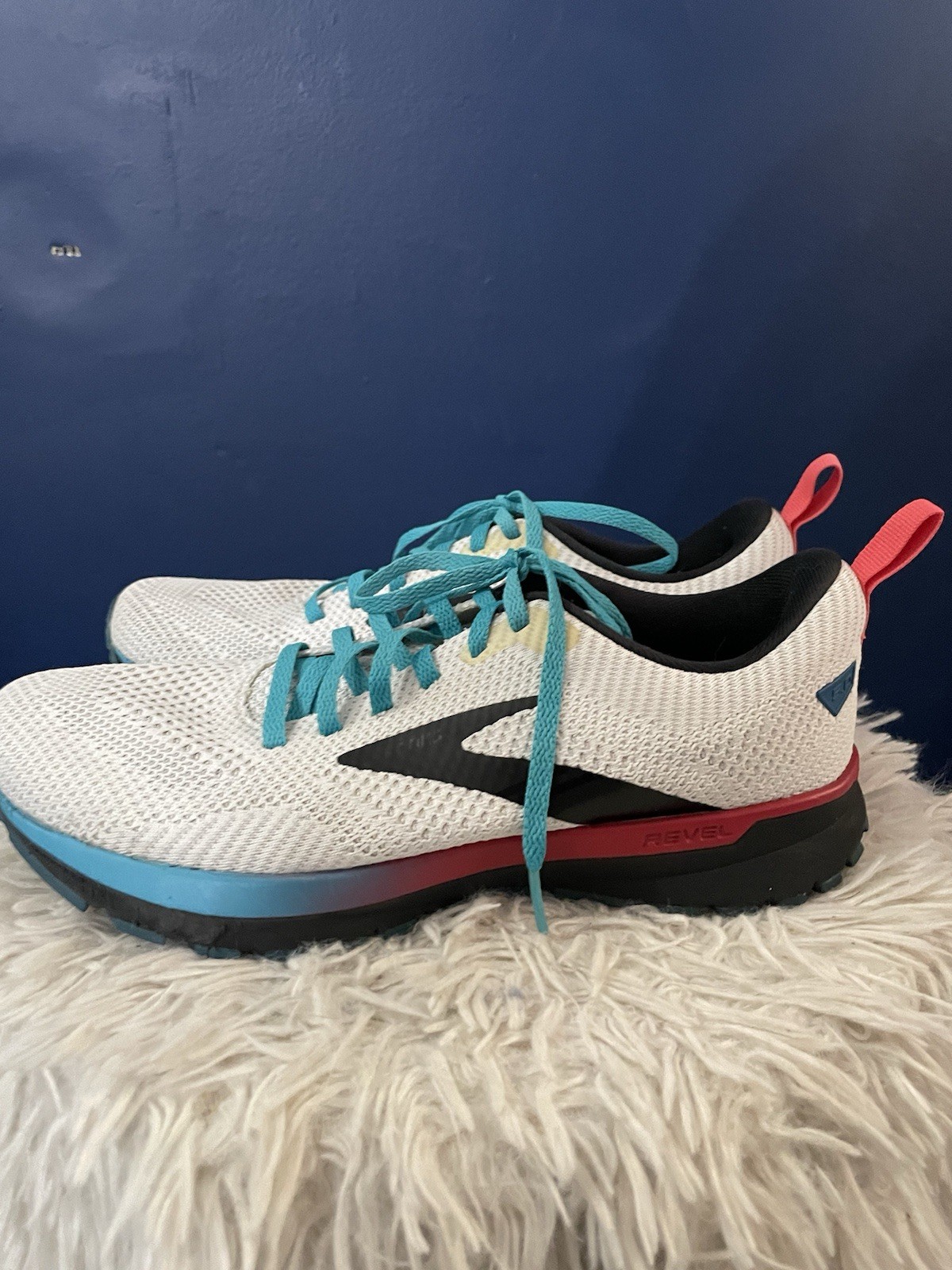 Brooks Revel 5 Women’s Size 8.5 Running Shoes White Blue Athletic Sneakers