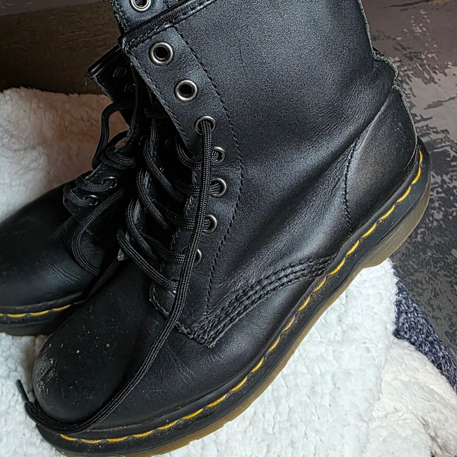 Authentic Dr. Martens 1460 8‑Eye Boots – Black Smooth Leather AirWair Soles 38