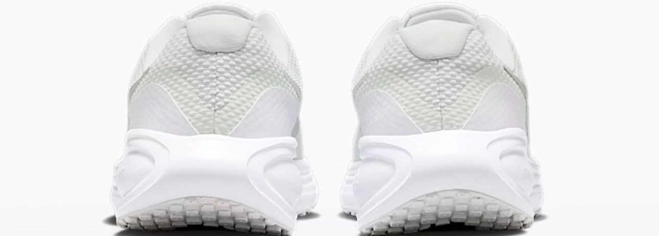 Nike Revolution 8 – Size: 6W
