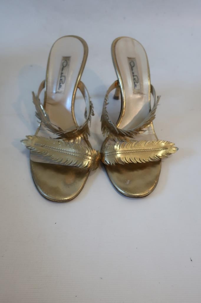 Womens Oscar de la Renta Gold Leather Feather Embellished Heeled Sandals 38 US/8