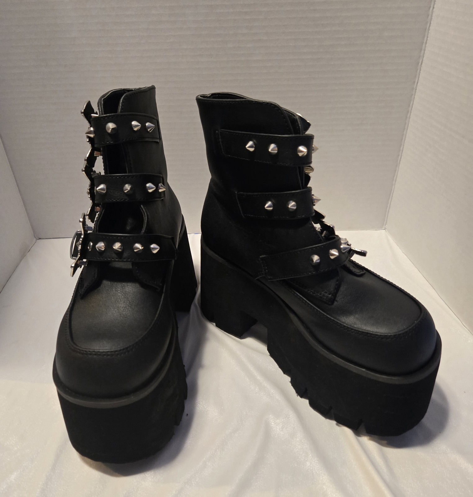 DEMONIA Womens ASH55/BVL Chunky Vegan Black Bat Buckles Platform Ankle Boot Sz 6