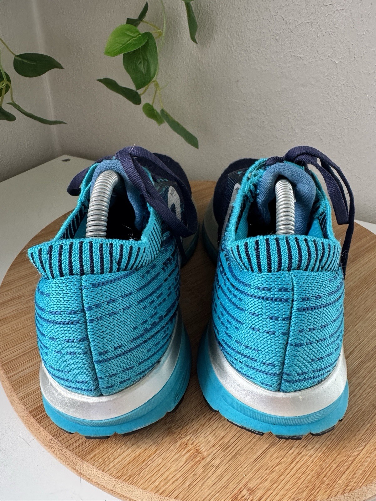 Brooks Ricochet Blue Running Shoes. Women’s 8 B