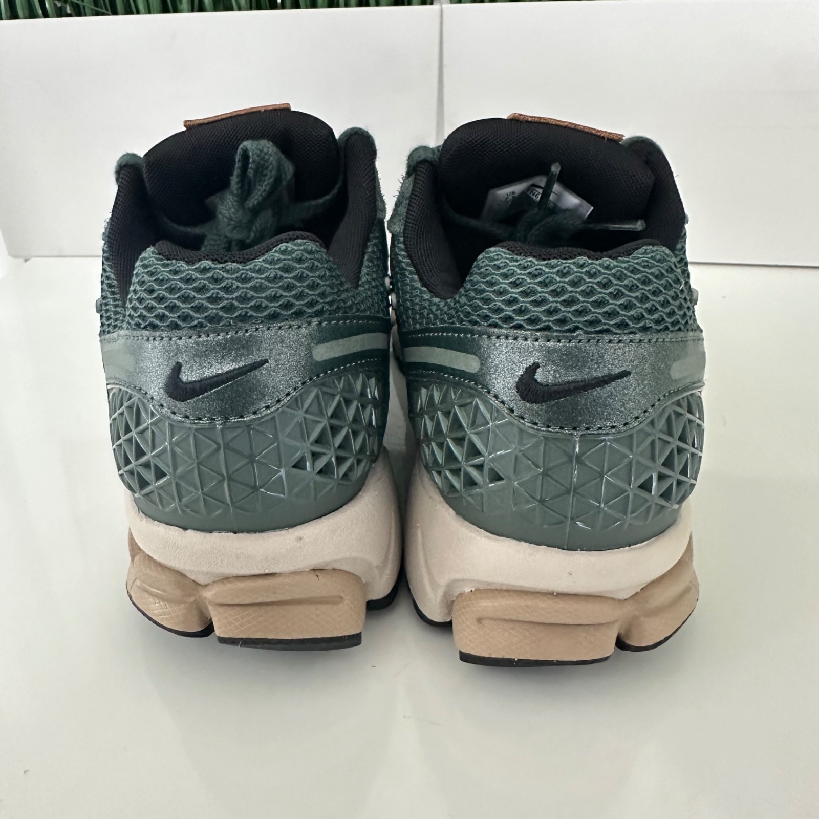 Nike Zoom Vomero 5 NBY Womens Running Shoes Vintage Green FN6742-300 Size 8.5