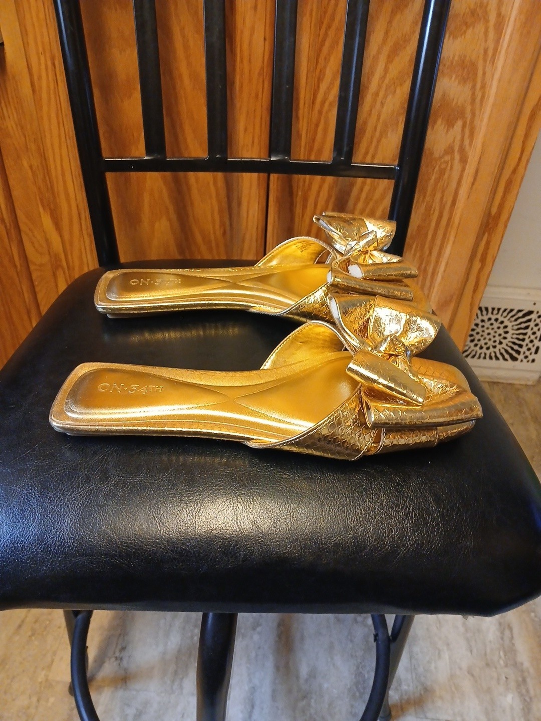 ON 34TH Jazmin Women’s Gold Snake Embossed Bow Flat Slide Sandals Size 9 NWOB