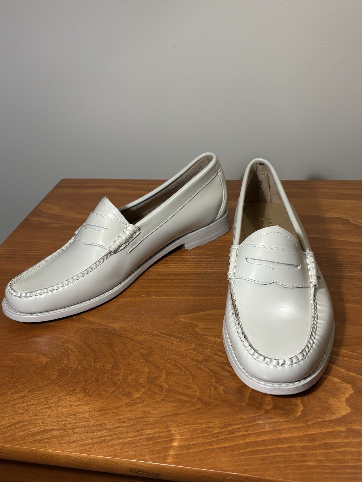 GH Bass Weejuns Whitney Womens 9M Beige Patent Penny Loafers ALL Leather