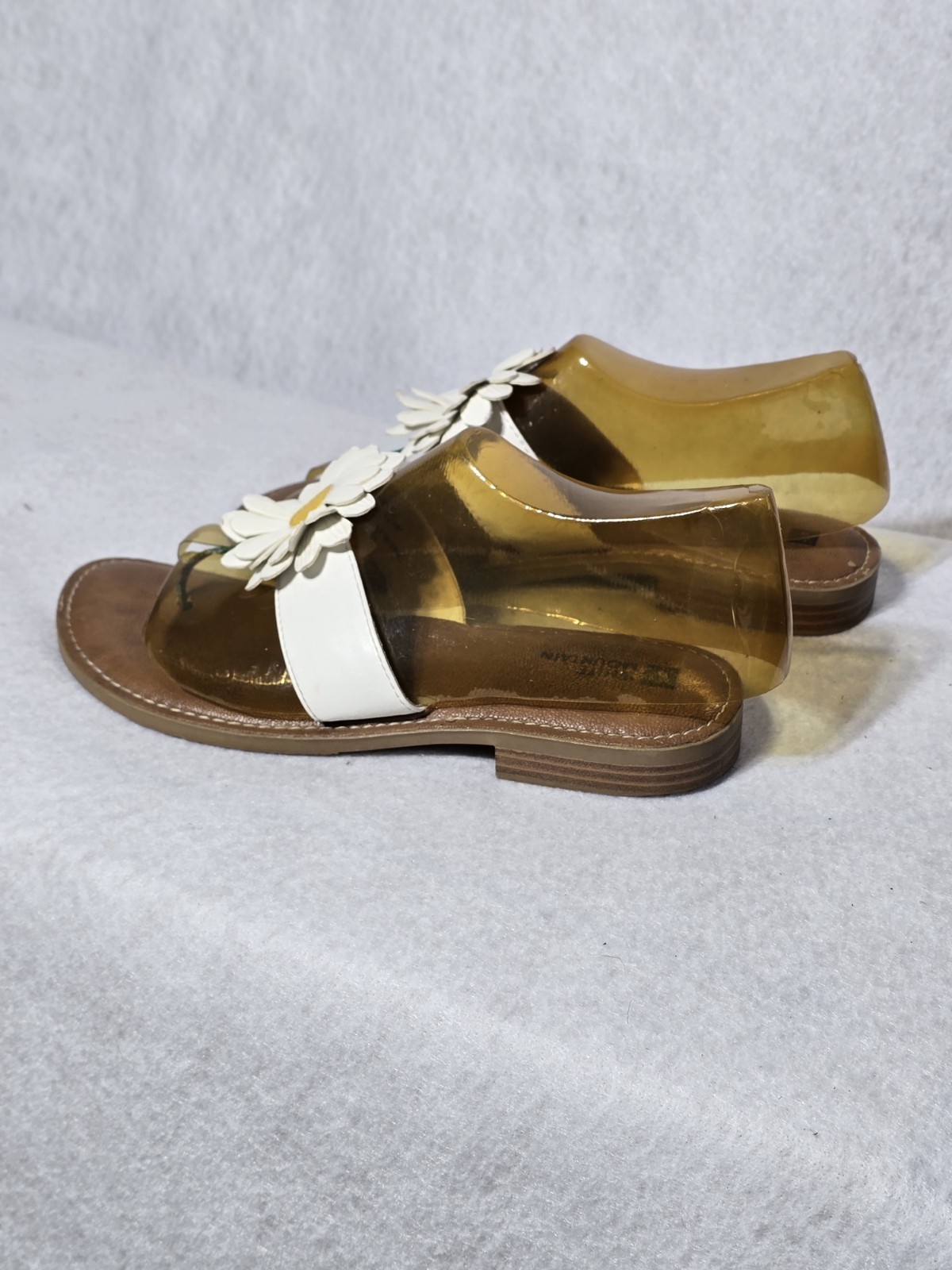 White Mountain Brown White Yellow Green Flower Thong Sandals Slip On Women’s 7M