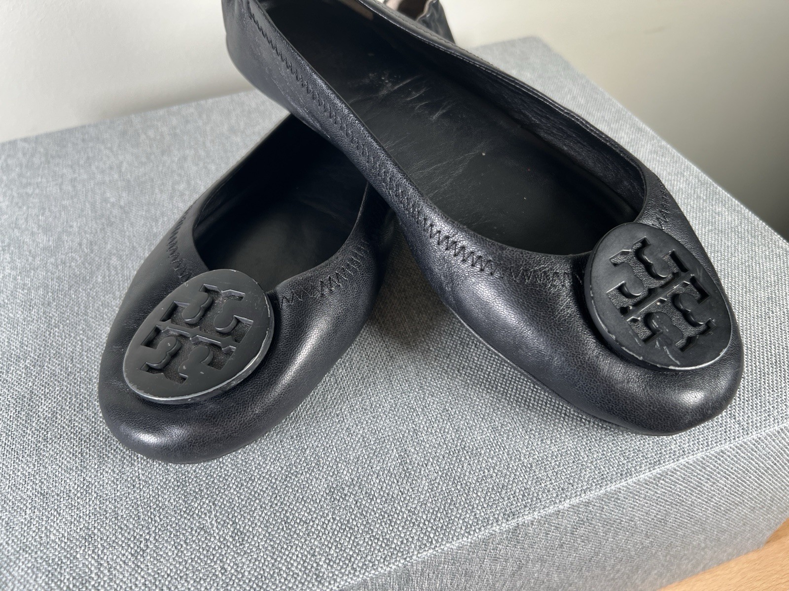 Tory Burch Minnie Travel Black Leather Ballet Flats Metal Logo Medallion No Size