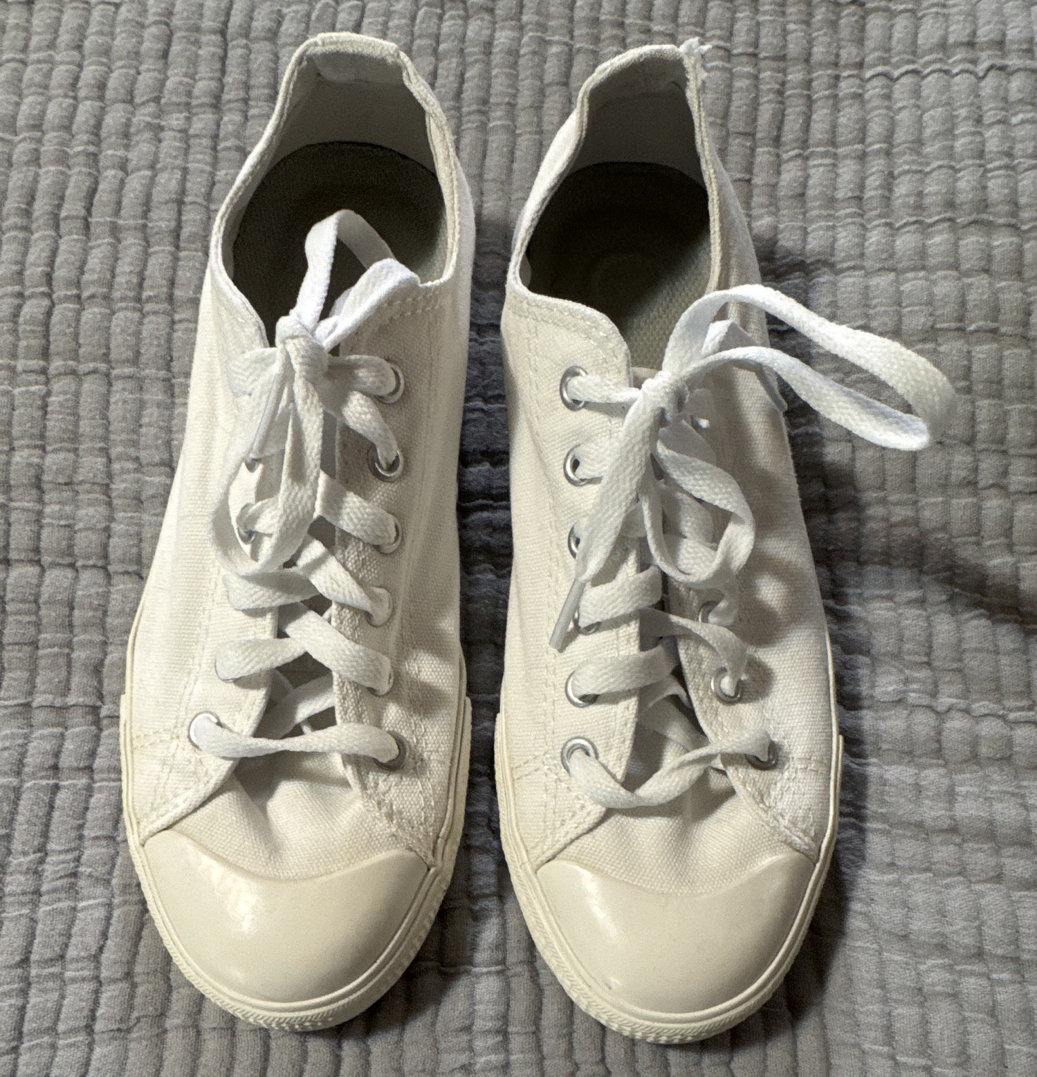 Women’s Low Top Lace-Up Athletic Sneaker Shoes White Solid Casual Activewear