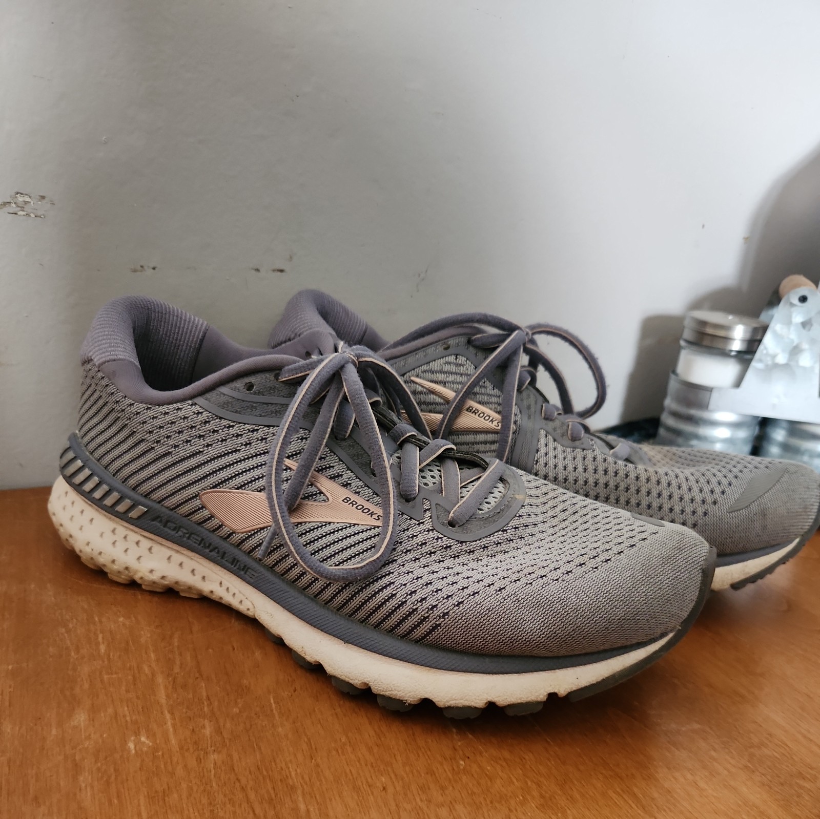 Brooks Women’s Tennis Shoes Size 8