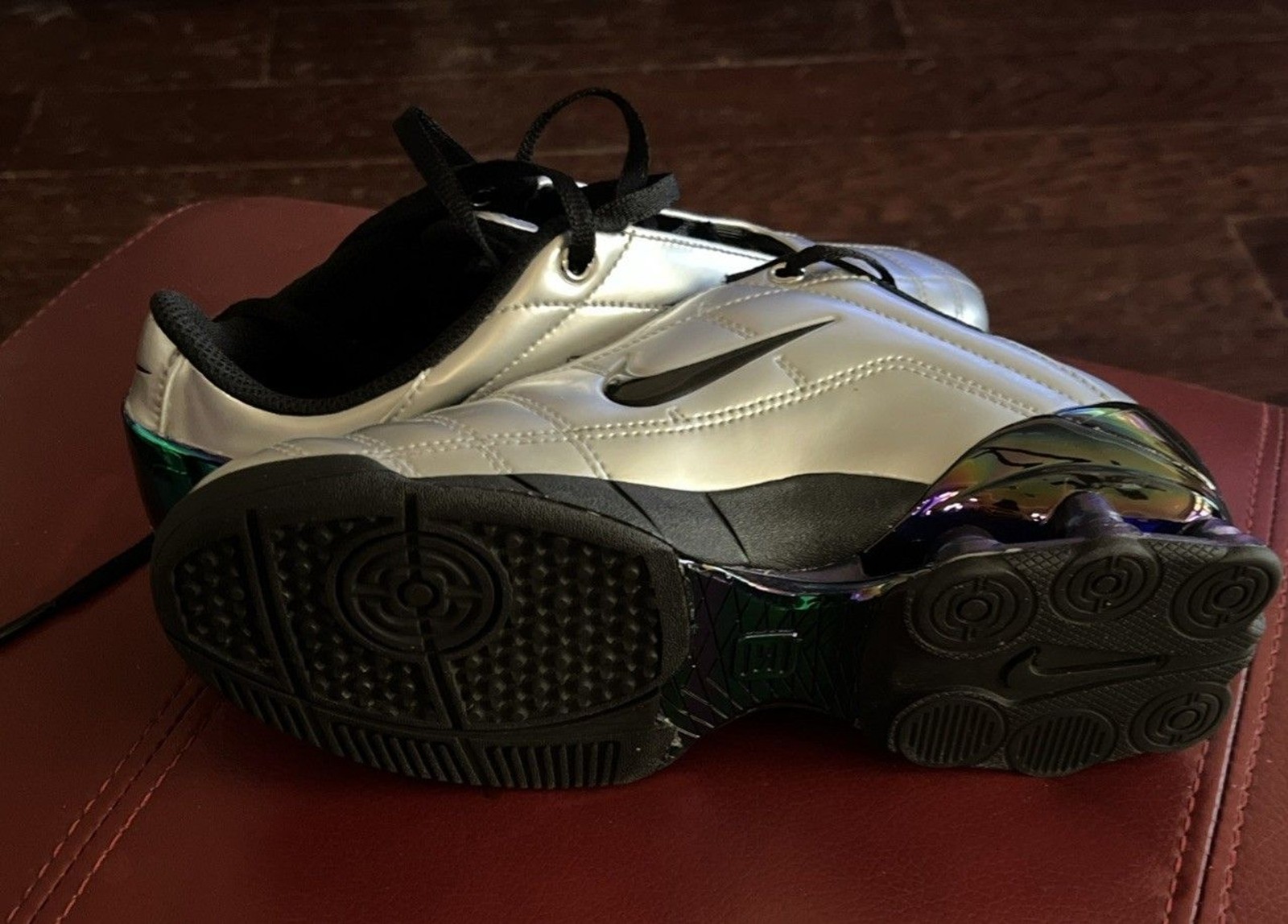 Maha Nike Total 90 Secutor Shox Magia Metallic Silver HQ5407-001 Size 5.5 Women