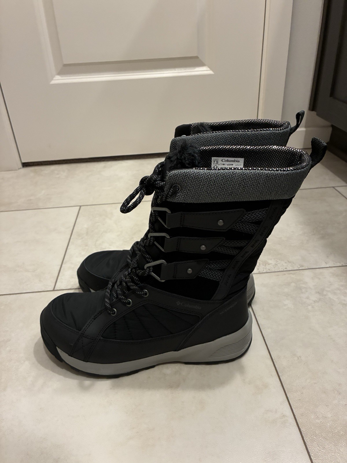 Columbia Women’s Black/Gray Mid-Calf Lace-Up Faux Fur Lined Snow Boots 7.5