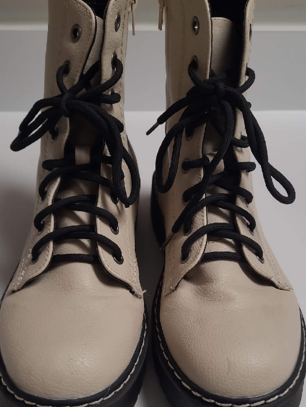 Sincerely Jules Beige Harley Lace-Up Combat Boots with Black Soles – Size 10