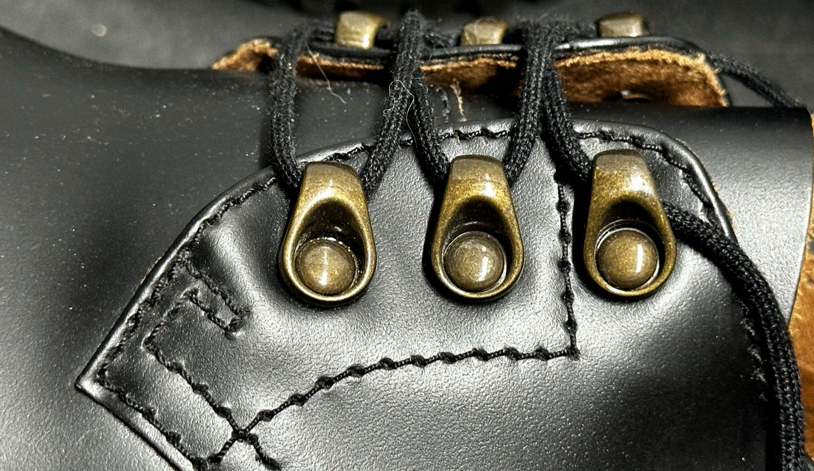 Dr Martens Leonalo LA004 Black Leather Chunky Lace Up Loafer Women’s SZ: 6 -Used