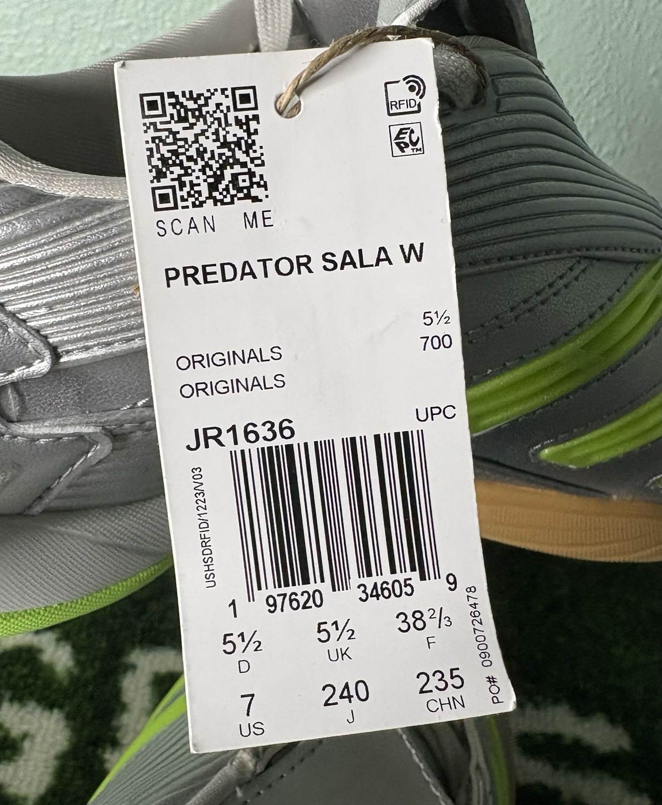 US Women’s 7/Men 6 – Adidas Predator Sala «Silver Metallic Signal Green» JR1636