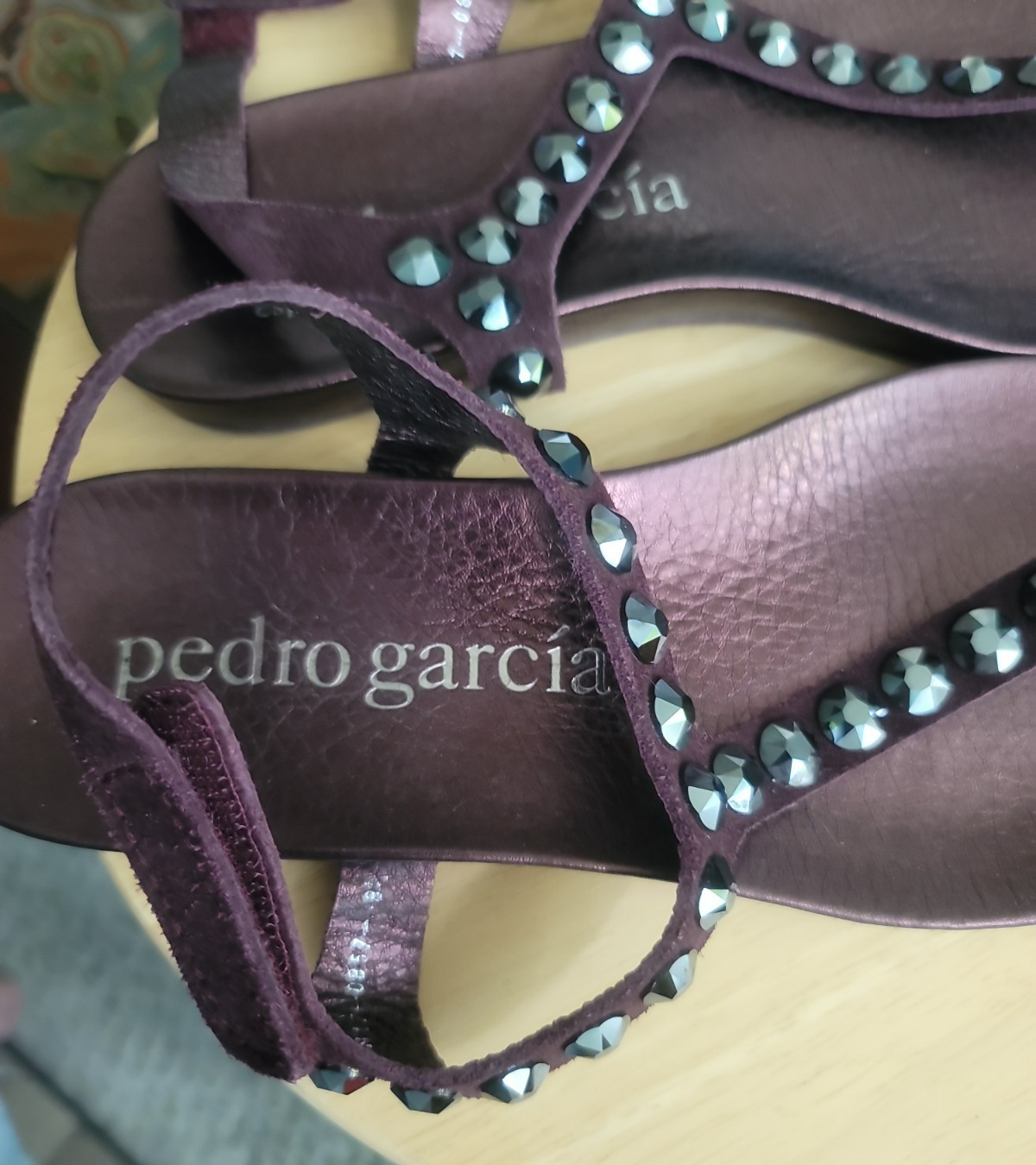 Pedro Garcia Judith Crystal Studded Thong Sandals Burgundy Suede Size 39 US 8.5
