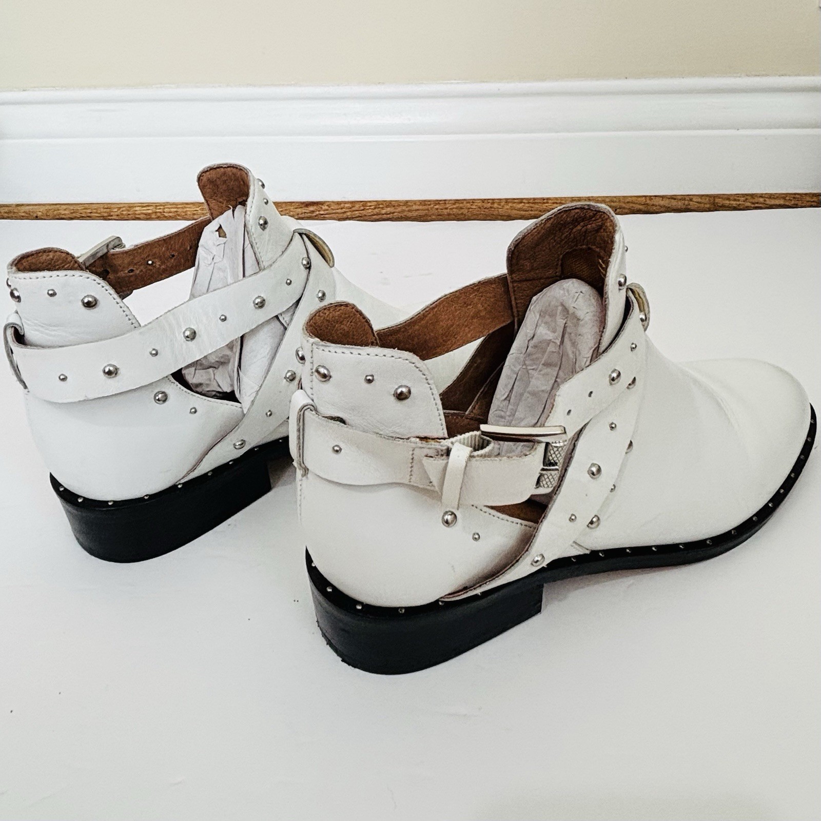 Halogen Hailey White Leather Silver Studded Cut Out Preppy Grunge Ankle Booties
