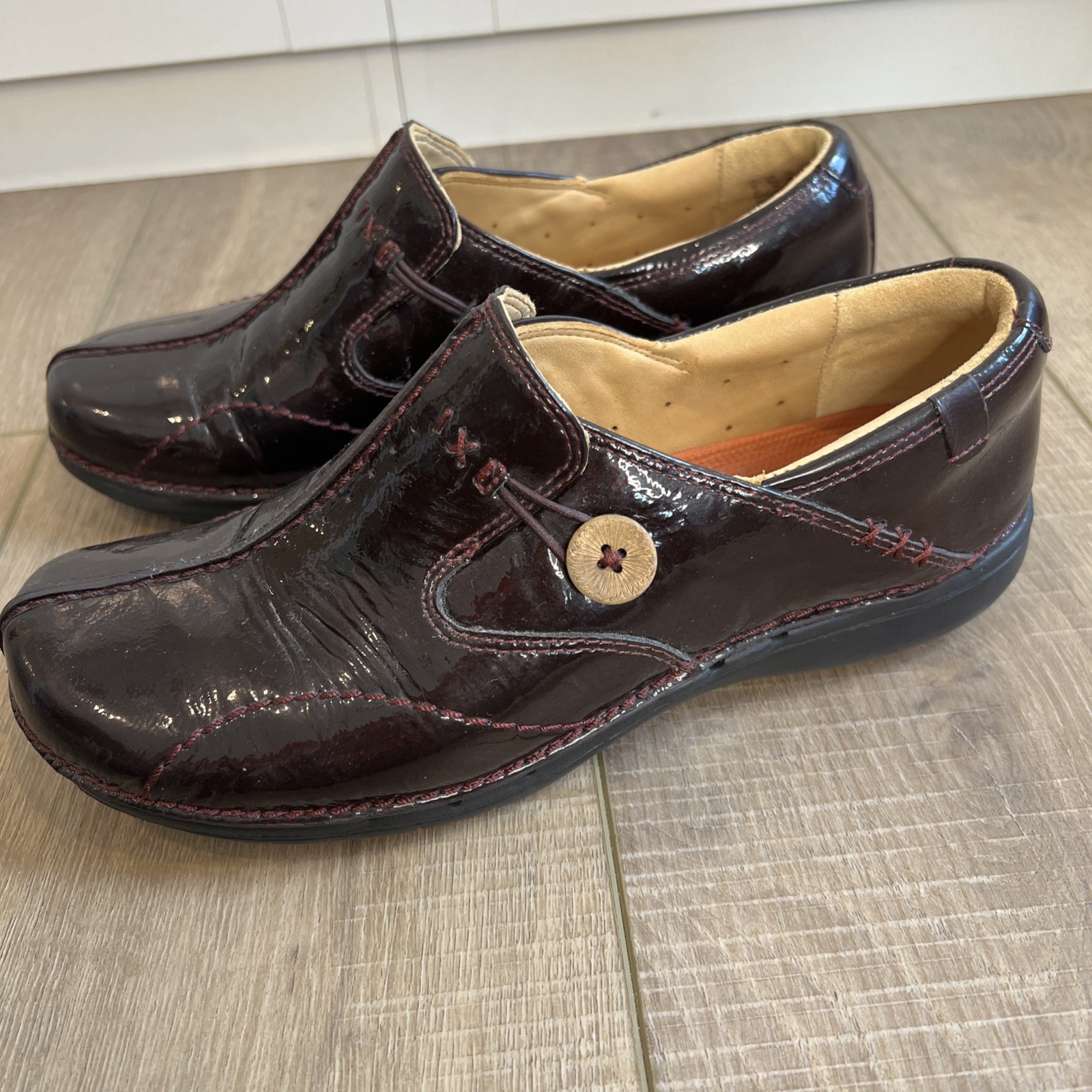 Clarks Shoes Patent Leather Artisan Unstructured Burgundy slip on Size 8.5M