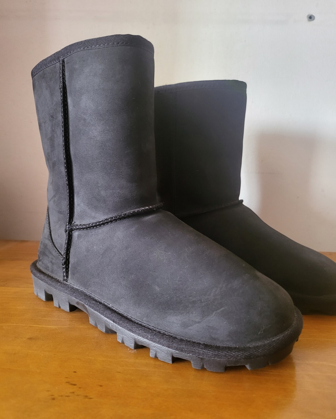 UGG Essential Short Black Leather Boots Women’s Size 6 US