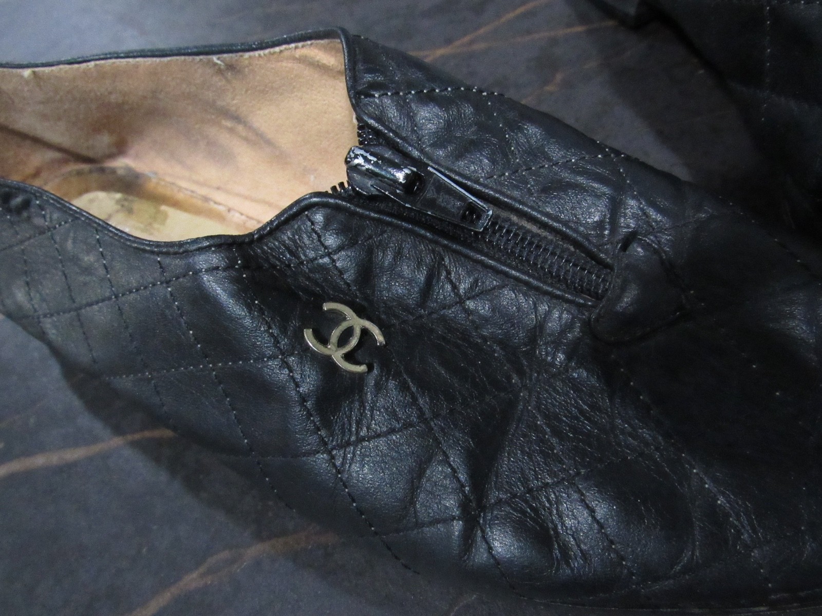 Vtg 80s RARE Zipper CHANEL Black Leather Quilted Logo Loafer Flats SHOES 8 39