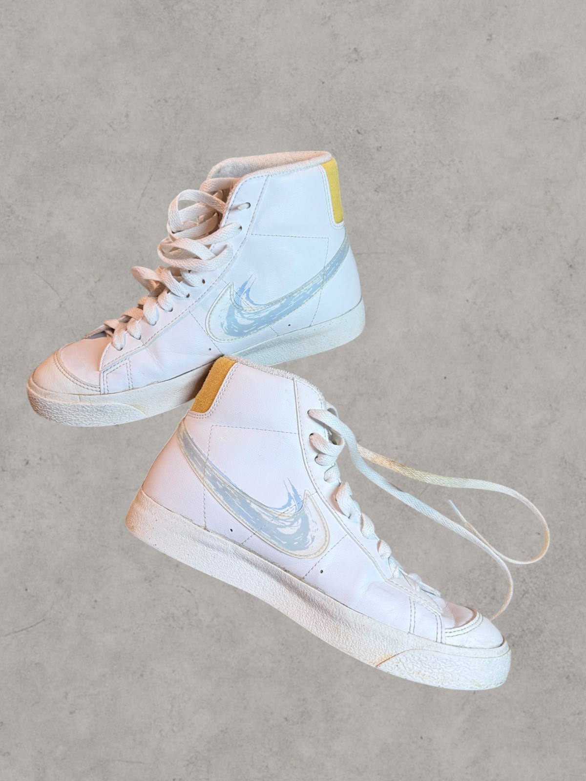 Nike Retro 90s Women’s High Tops Size 7.5 Pastel Blue Swoosh Yellow Logo Vintage