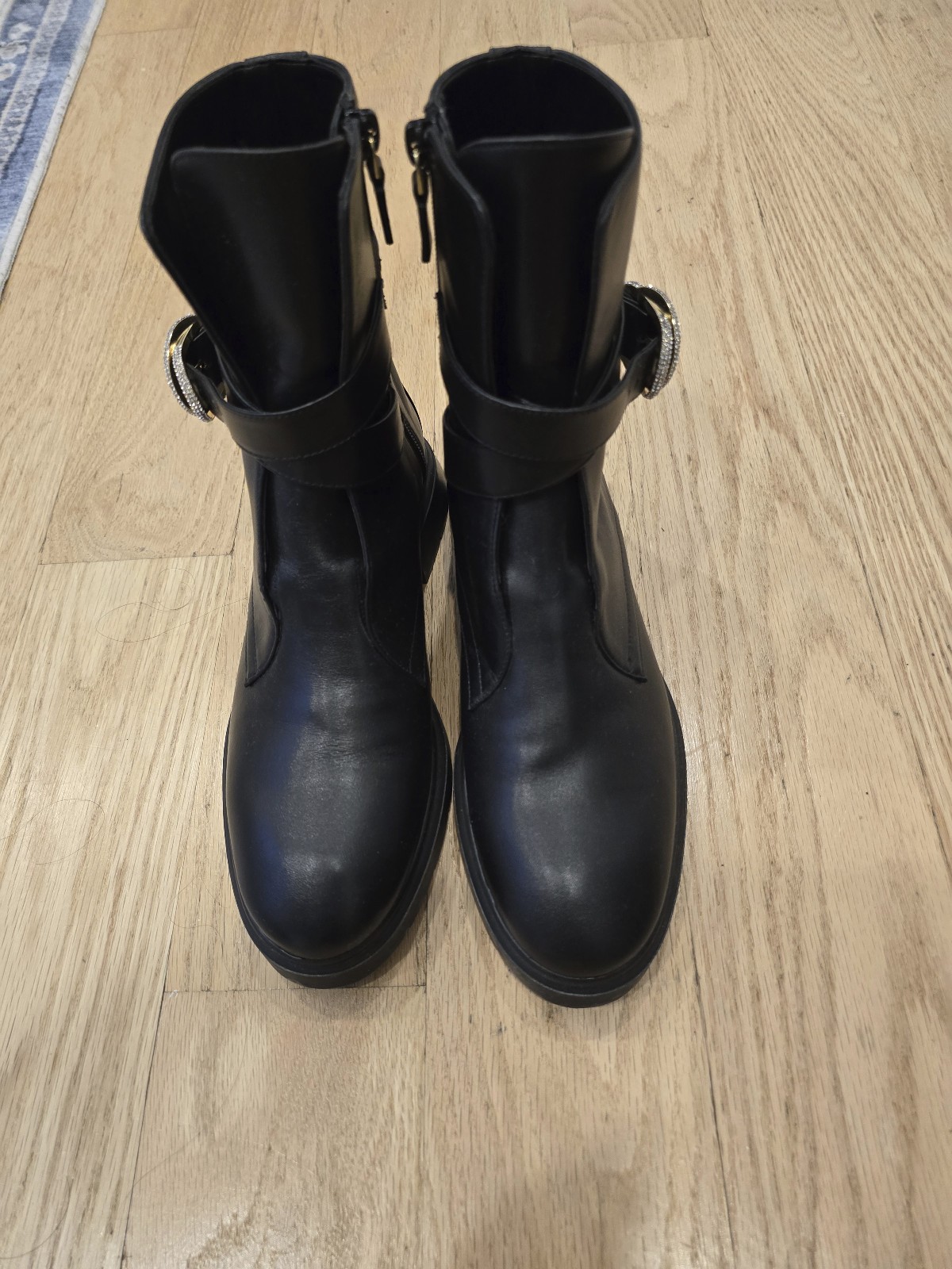 Stuart Weitzman Nib 2.5in high Crystal Buckle Leather Ankle boots 6.5B