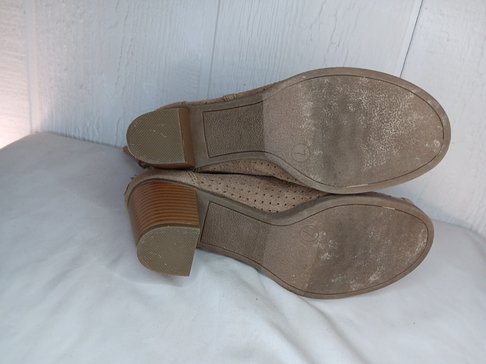 Big Buddha Perforated Peep Toe Ankle Boot Women’s 7 Tan Bootie Block 2.5″ Heel