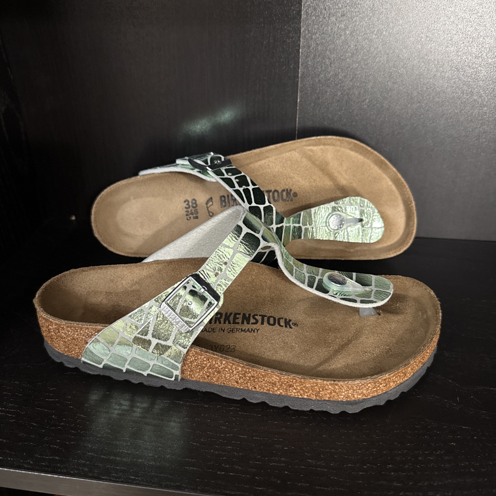 Birkenstock Gizeh Thong Sandals Gator Gleam Pearl Light Mint Silver US 7 – 38 EU