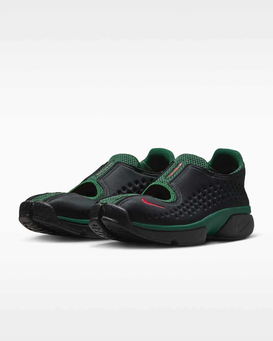 NIKE Women’s Rift 2 IQ8006-002 Black Team Dark Green Fire Red
