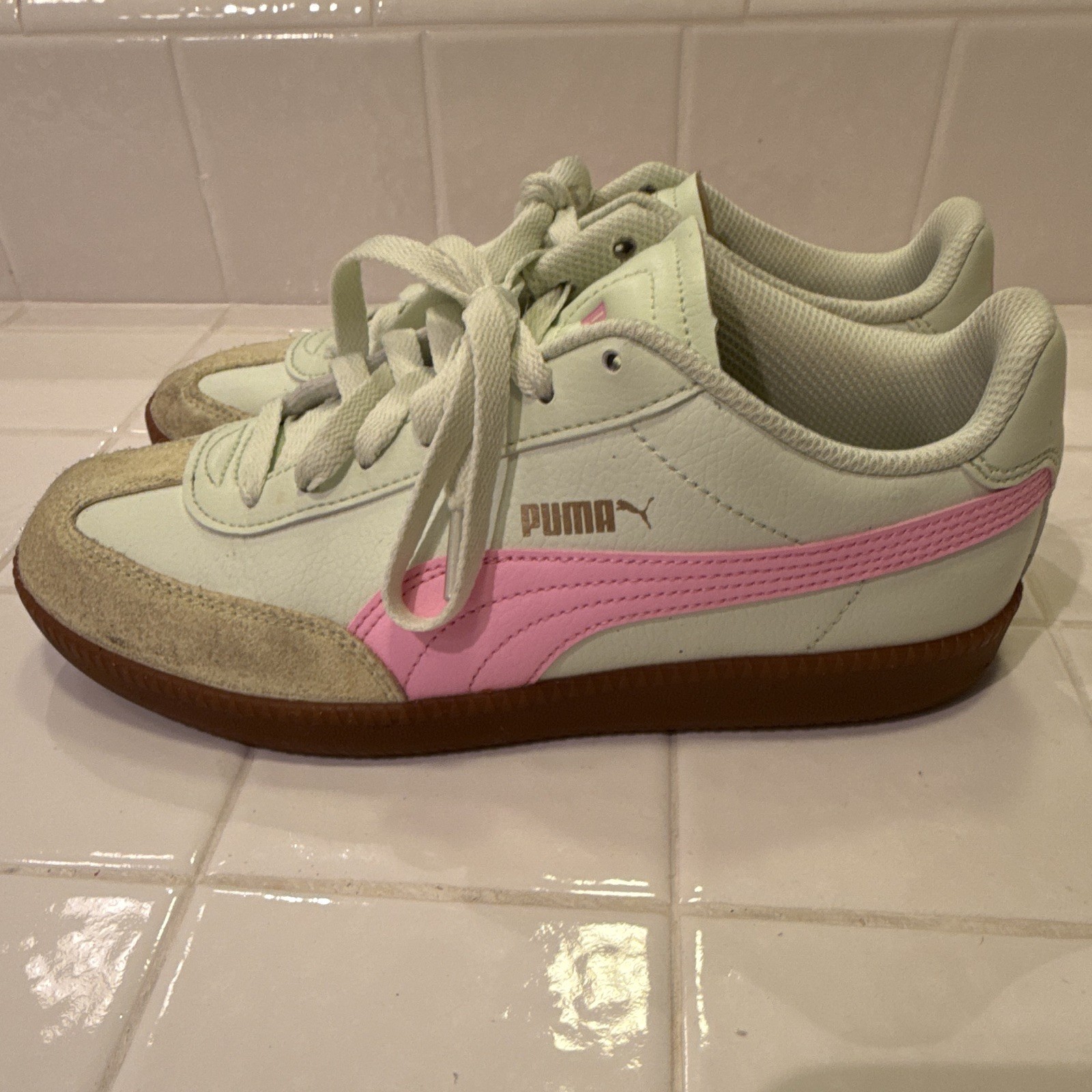 PUMA Green Pink Gum Rubber Sole Logo Lace Up Low Top Sneakers 401090-10 Women