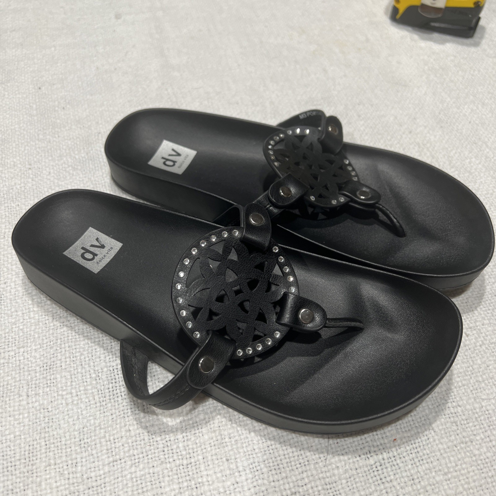 DV by Dolce Vita Ladies 6 PANDORA Footbed Sandal Thong BLACK