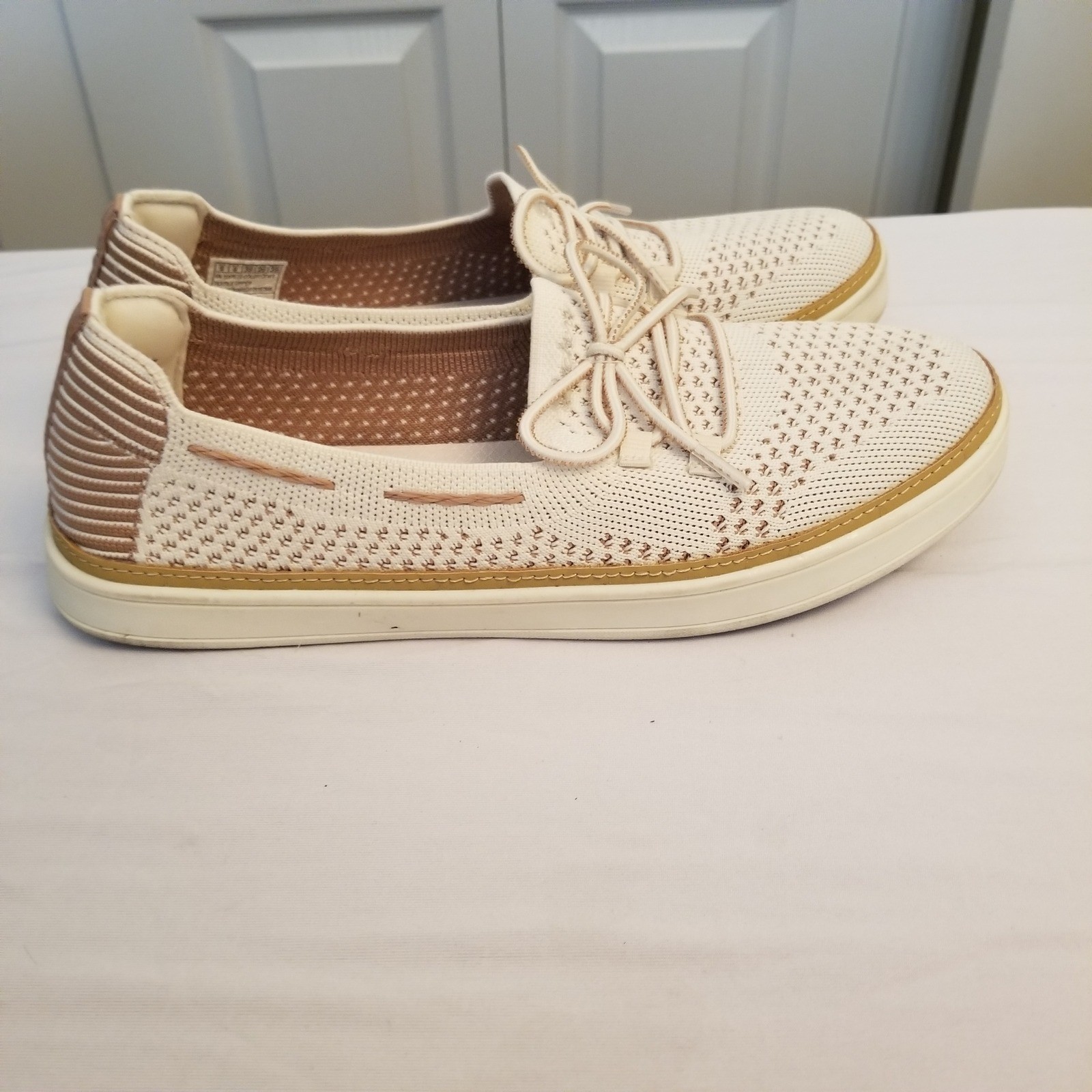Skechers Stretch Fit Knit Slip On Sneakers Cream Tan Bow Detail Loafers Womens 9