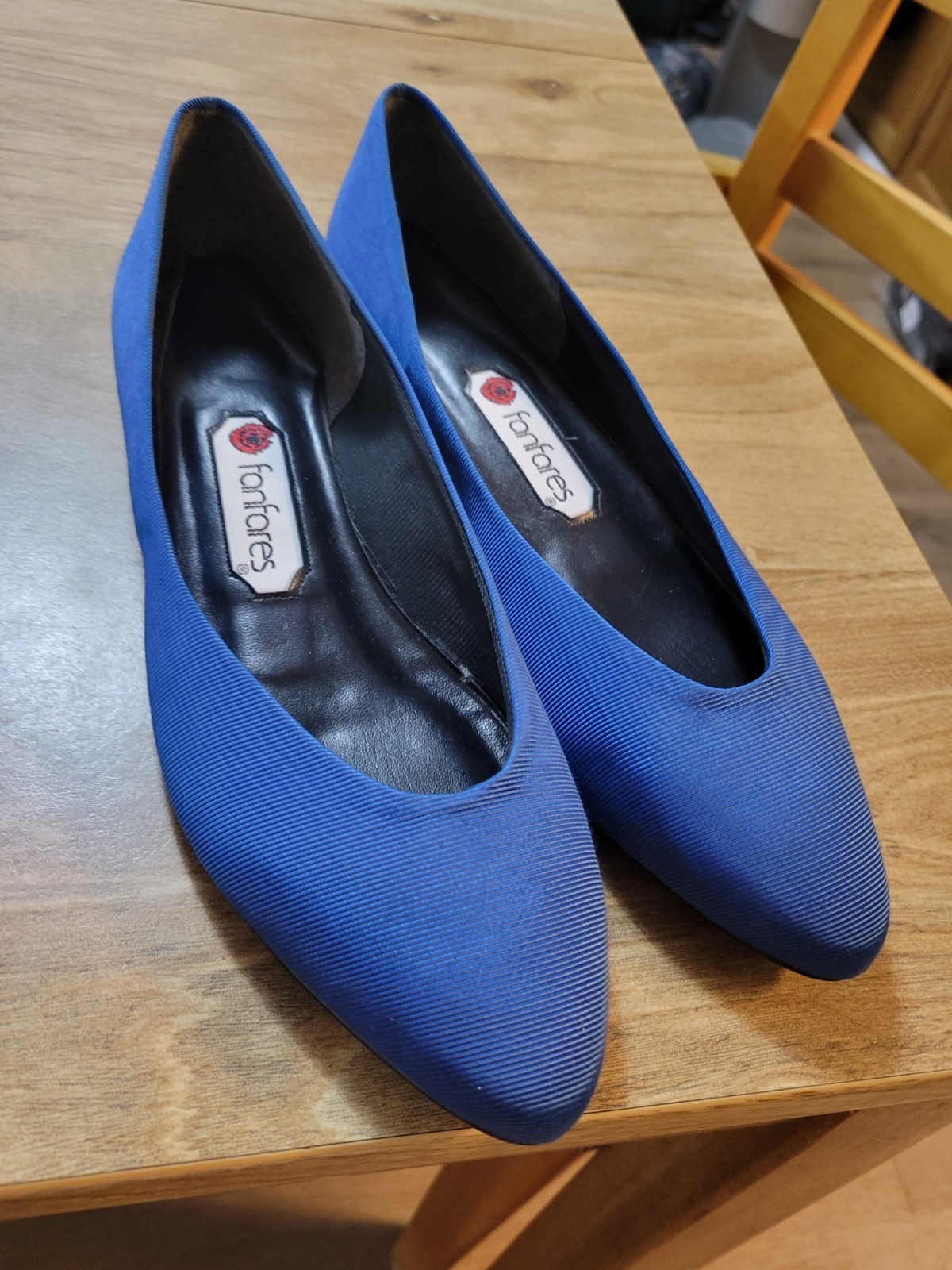 Immaculate Shallow Pointed Toe Business Flats By FanFares. Sz 8-AA Narrow