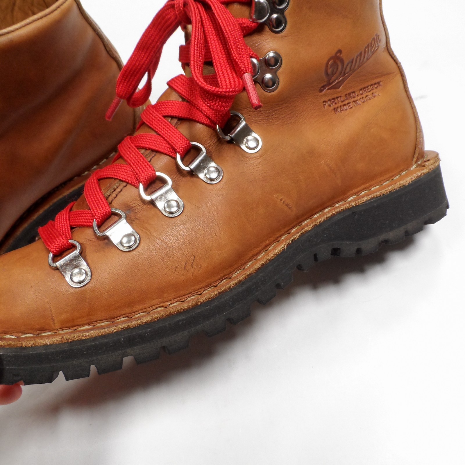 Danner ‘Mountain Light Cascade’ Brown Lug Sole Hiking Ankle Boots – Women’s 7 M