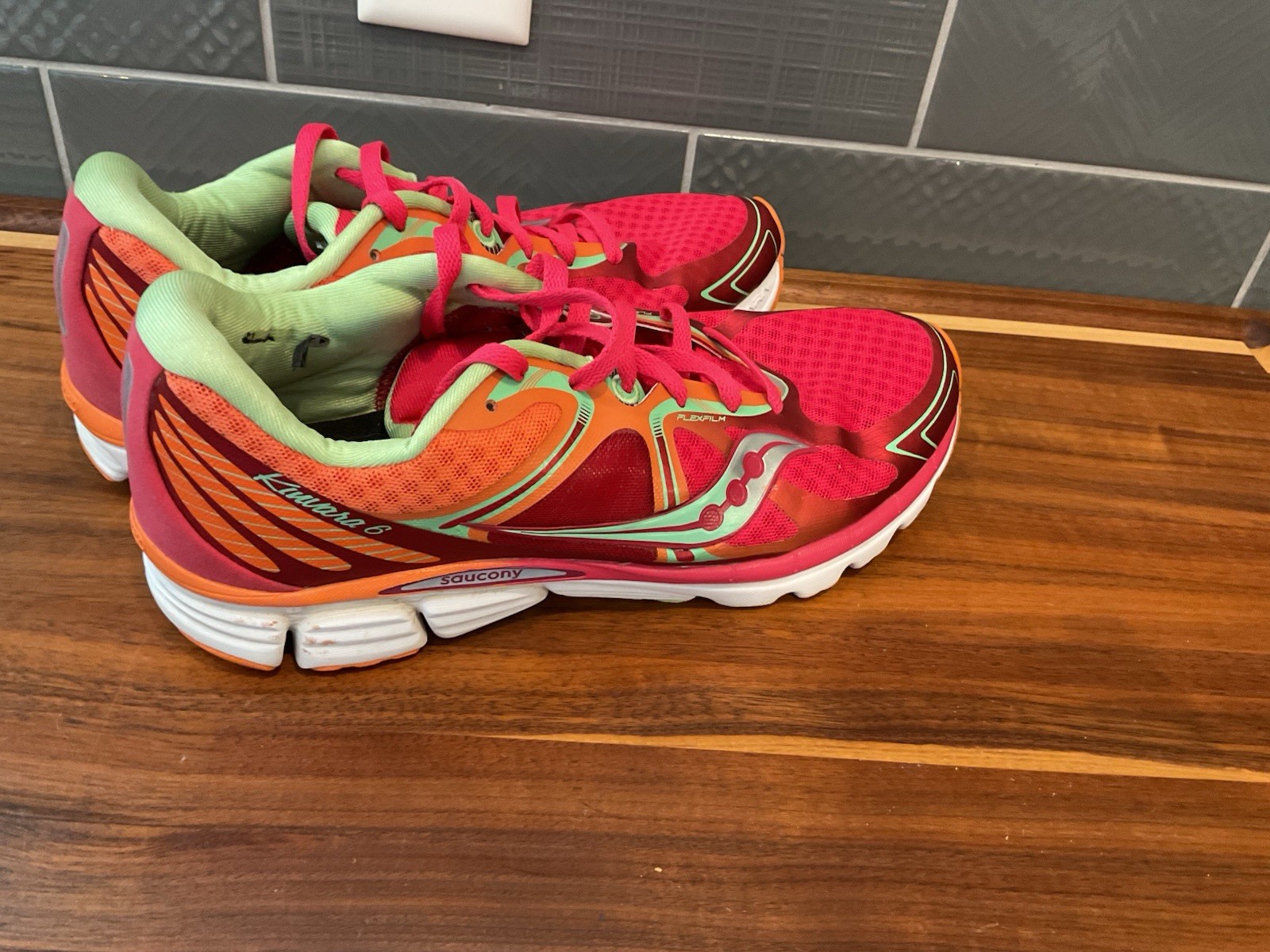 Saucony Kiara 6 Pink Orange Running Shoes Trainers 12 44.5