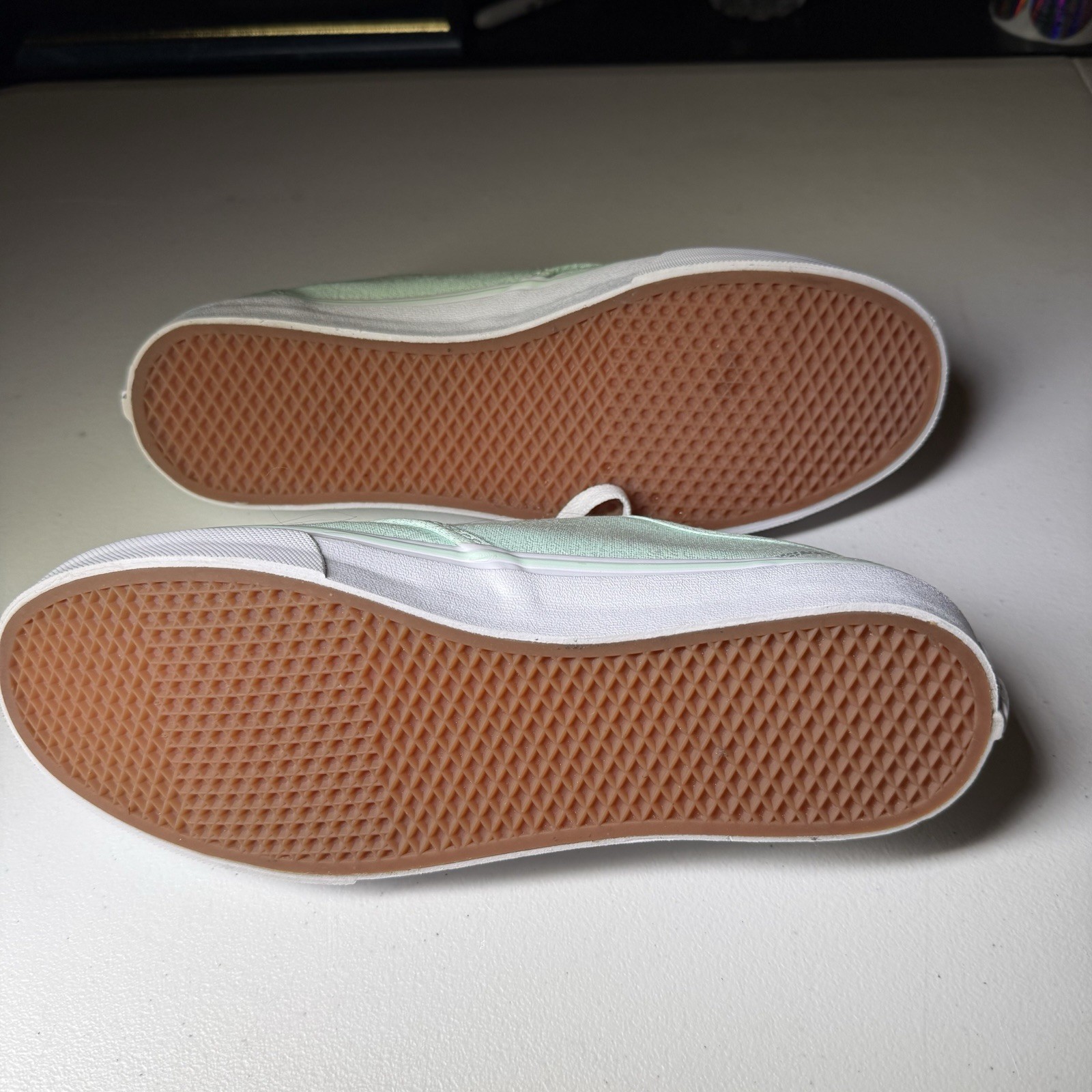 VANS 8.5 M Women’s Low Top Lace-Up Green Canvas Sneakers with Rubber Outsole