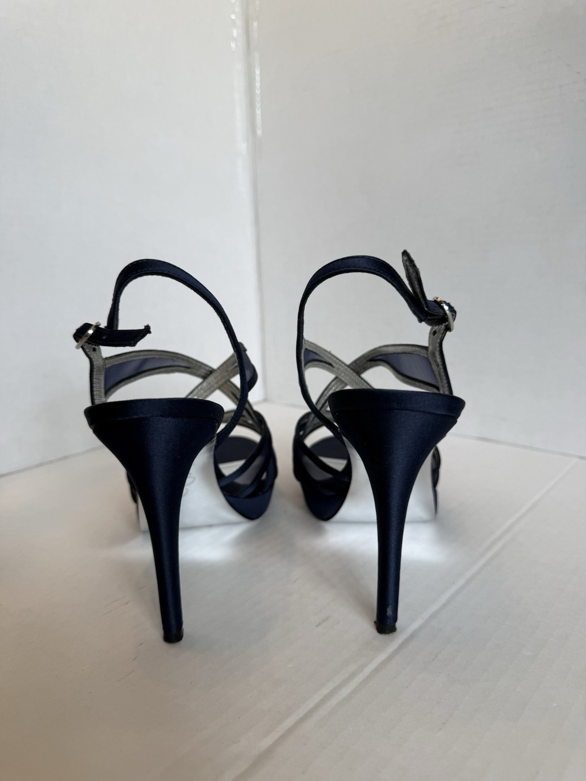Adrianna Papell Navy Satin Strappy Heels Buckle Open Toe Adjustable Strap 9.5