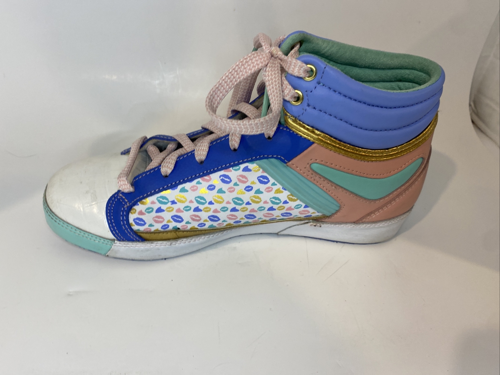 Love Pastry’s Women’s Shoes size 9 high tops Dance Hiphop Blue Green Pink Kisses