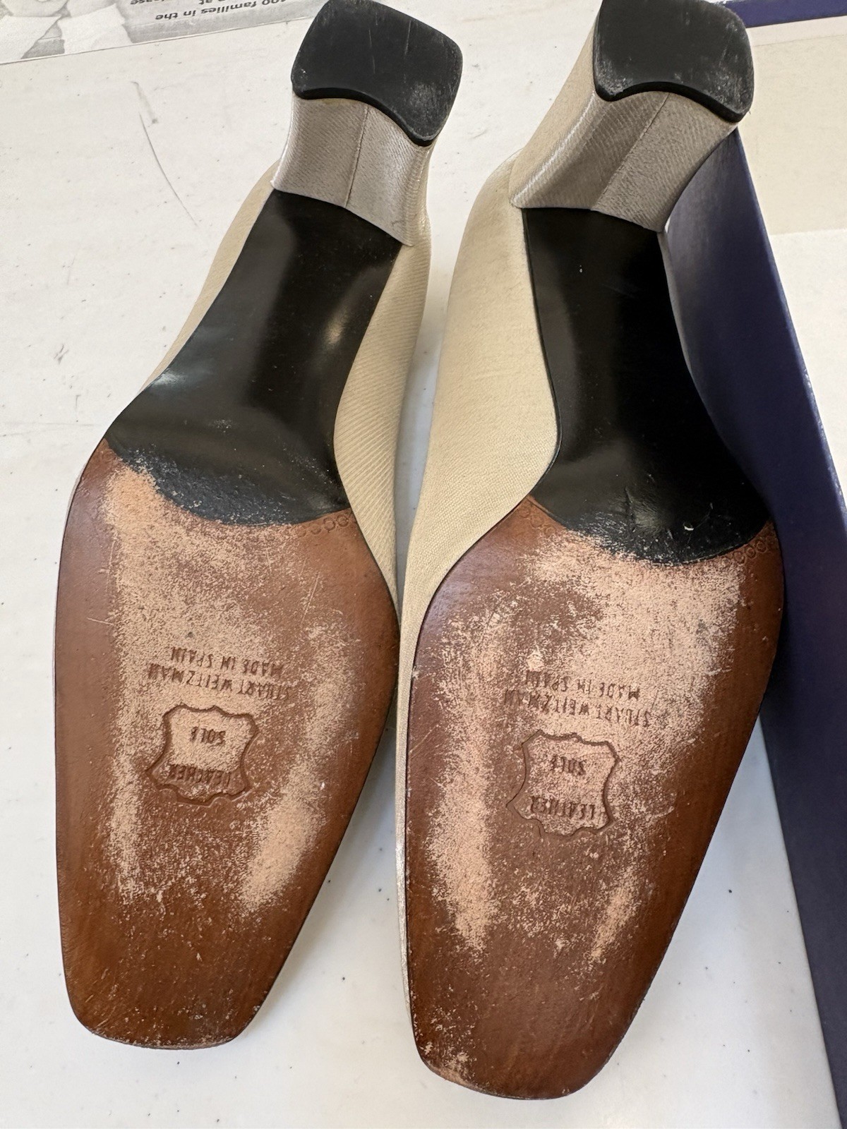 Stuart Weitzman Women’s Oyster Sparkle Lame Square Toe Pump Heels US 8.5 B