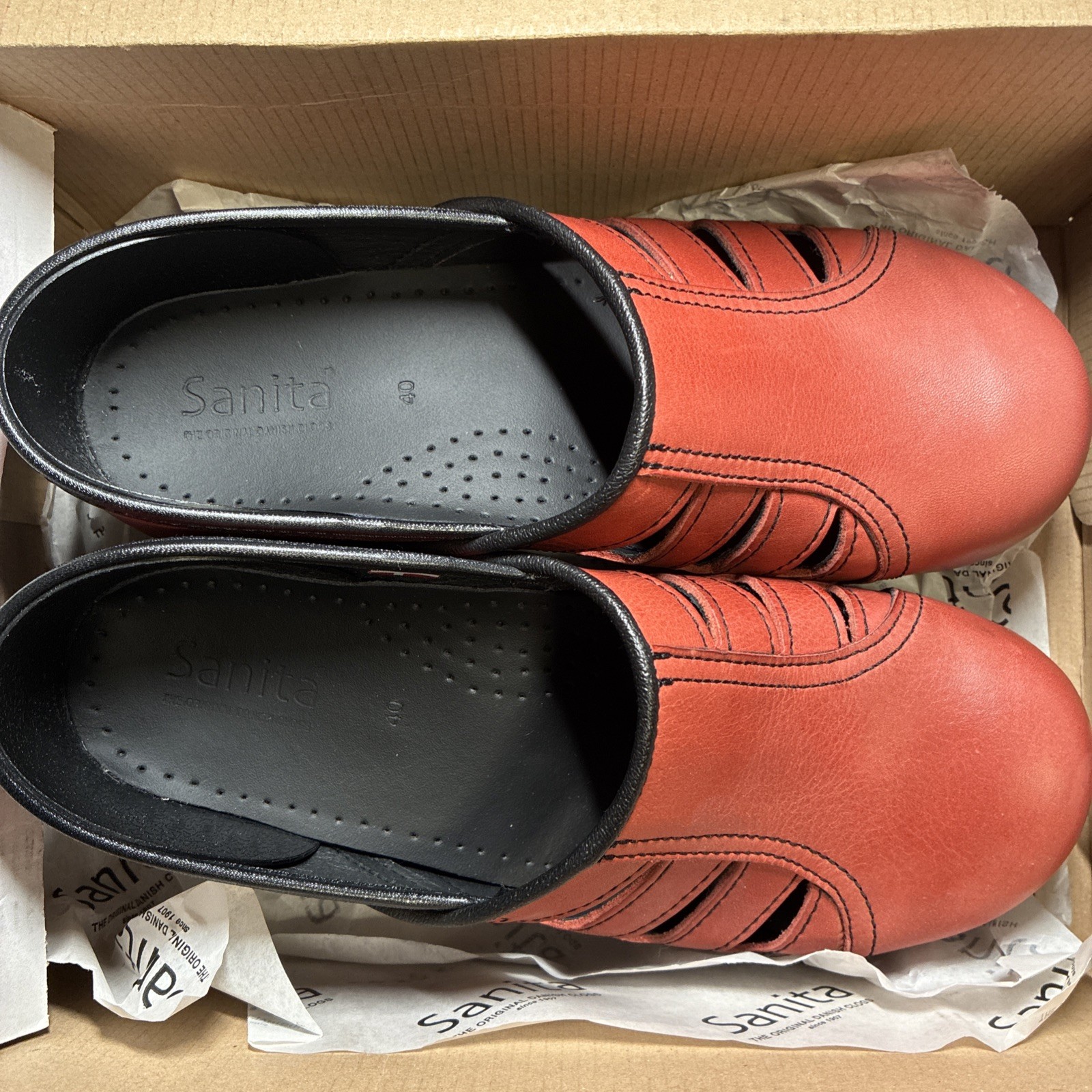 Sanita Shoes Women’s Size 40 Red Reagan clog, leather, preowned
