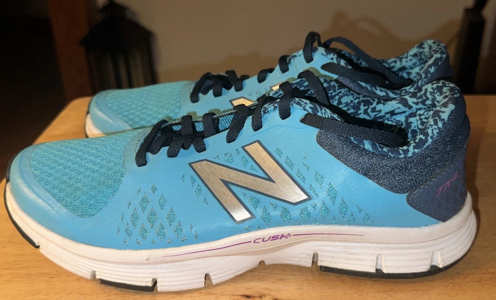 New Balance Women’s 771 V2 running shoes in aqua blue. Size 9 Pre Owned
