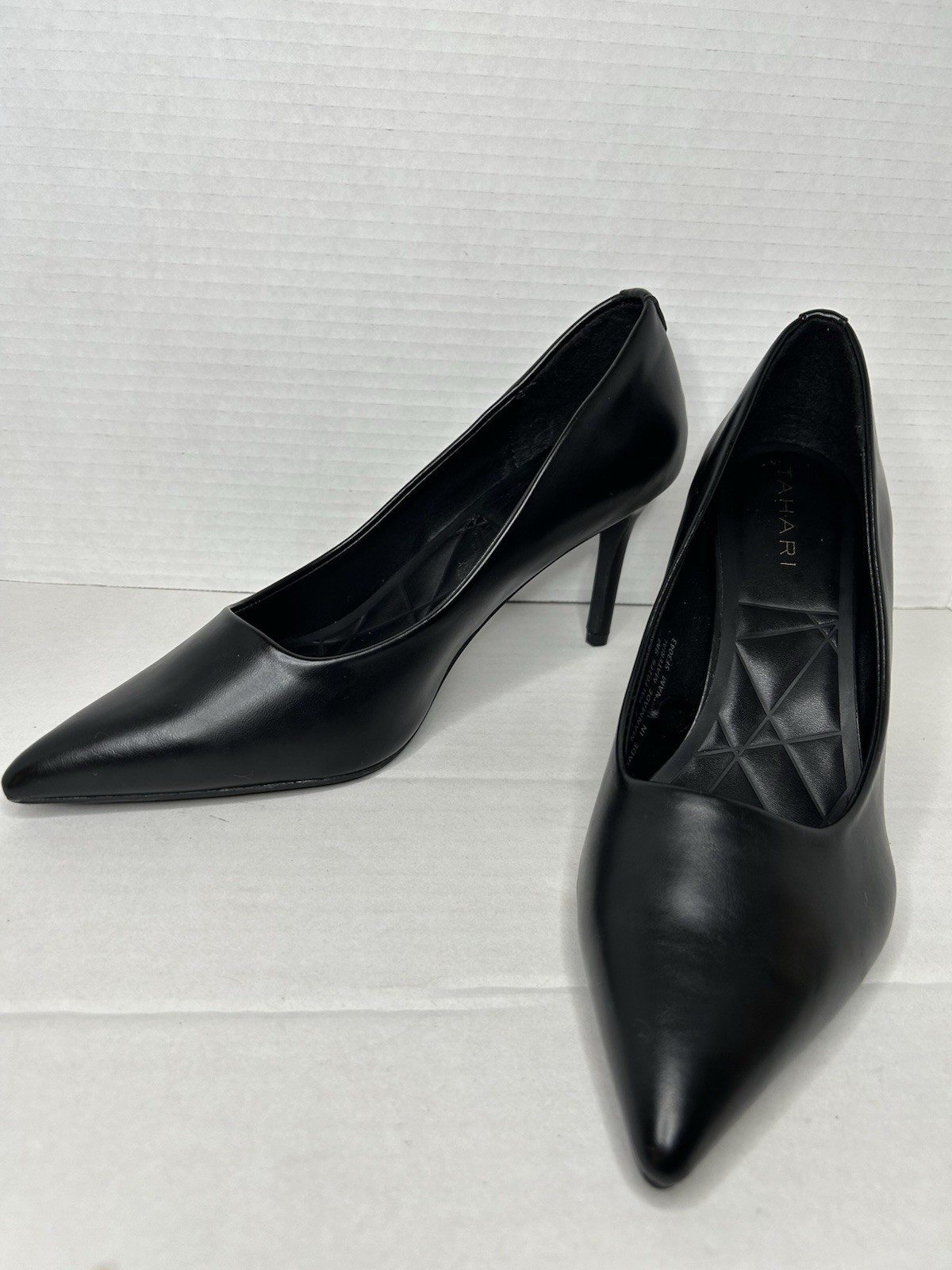 Tahari Black Leather Pumps Cushion In Sole Women Size 9 New Without Box.