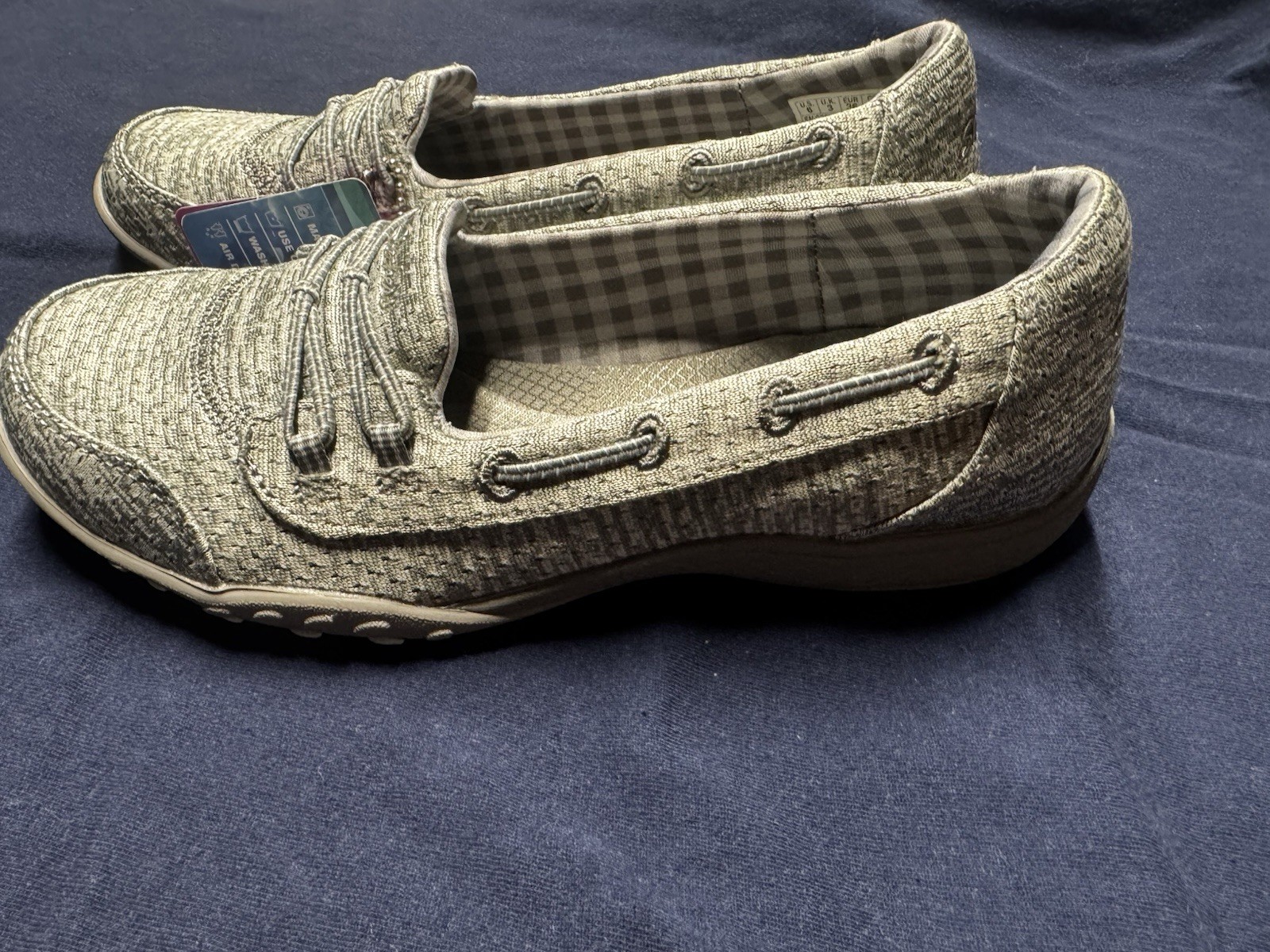 New !! Women’s Sketchers Relaxed Fit Air Cooled Memory Foam Size 6