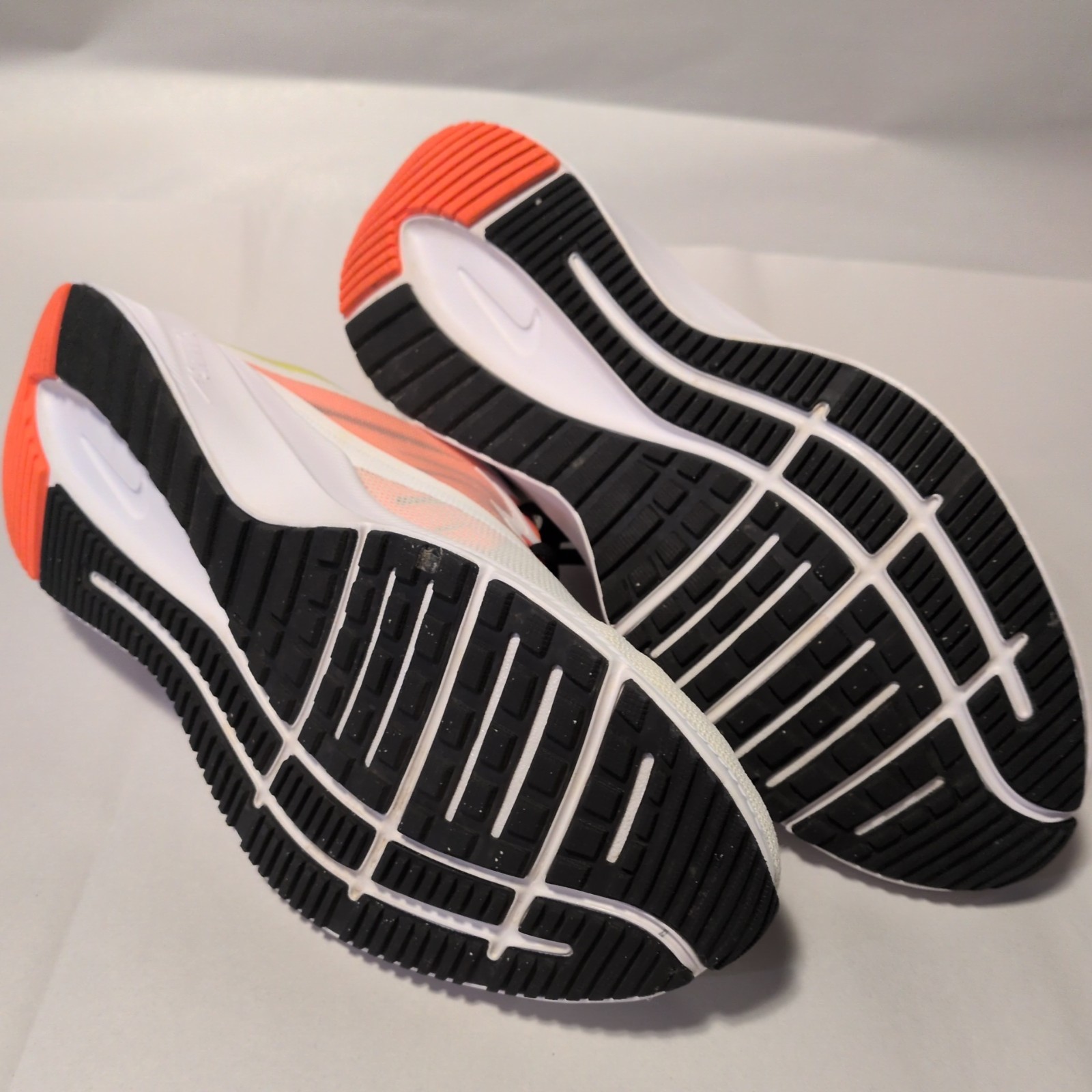 Nike Quest CD0232-107 Yellow Orange White Womens Size 9.5 Running Sneakers Shoes