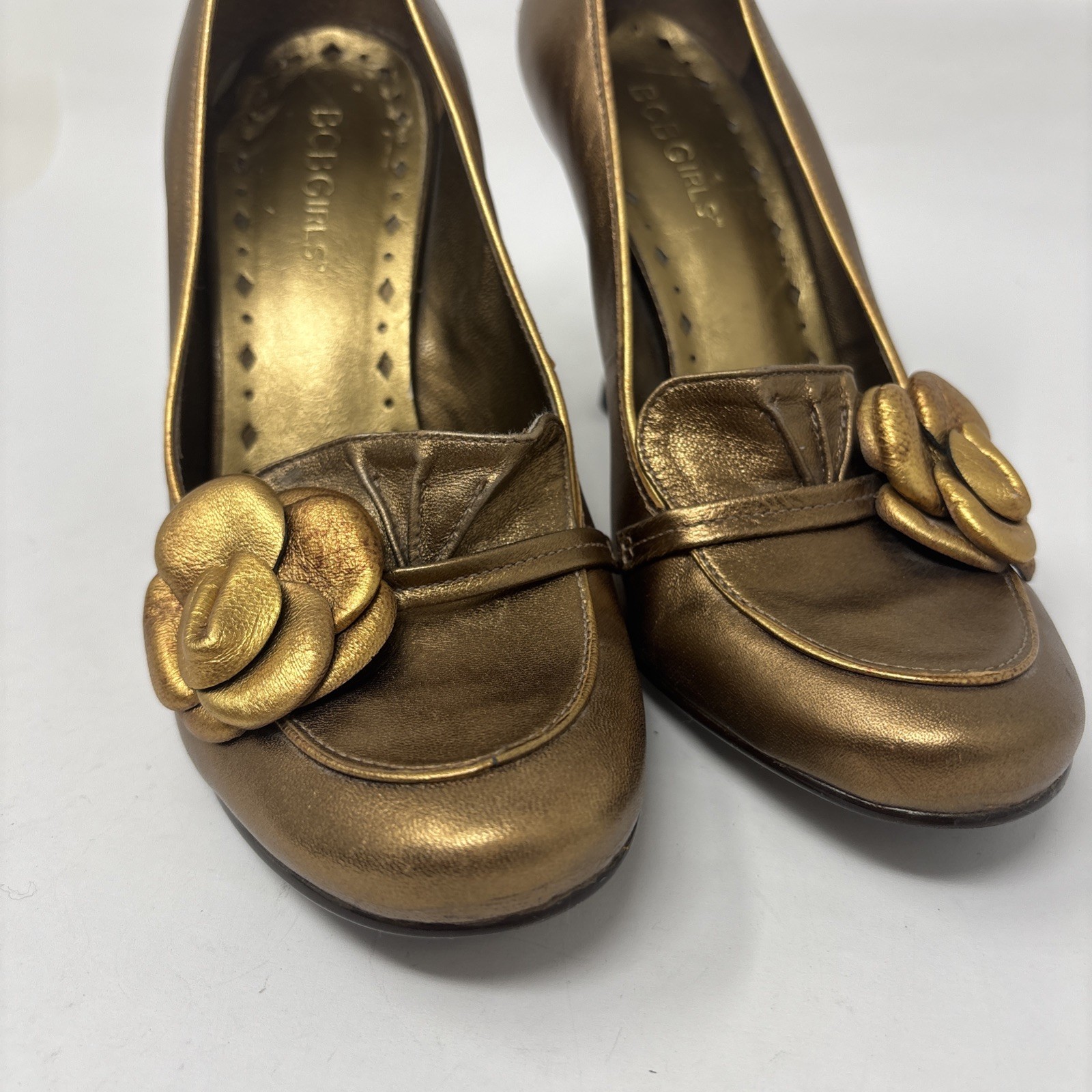 BCBGirls 3.75″ HEELS Bronze Leather SLIP ON LOAFER STYLE PUMPS SHOES 5B 35