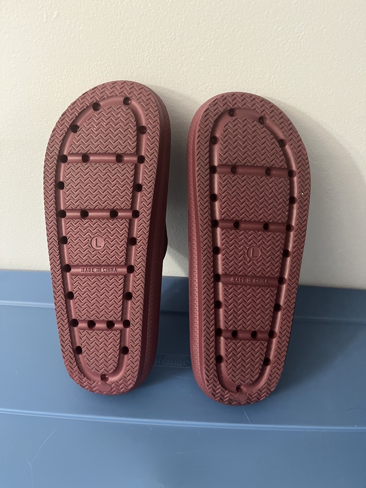 32 Degrees Cool Unisex Maroon Slides Large-W-9-10/M-7-8